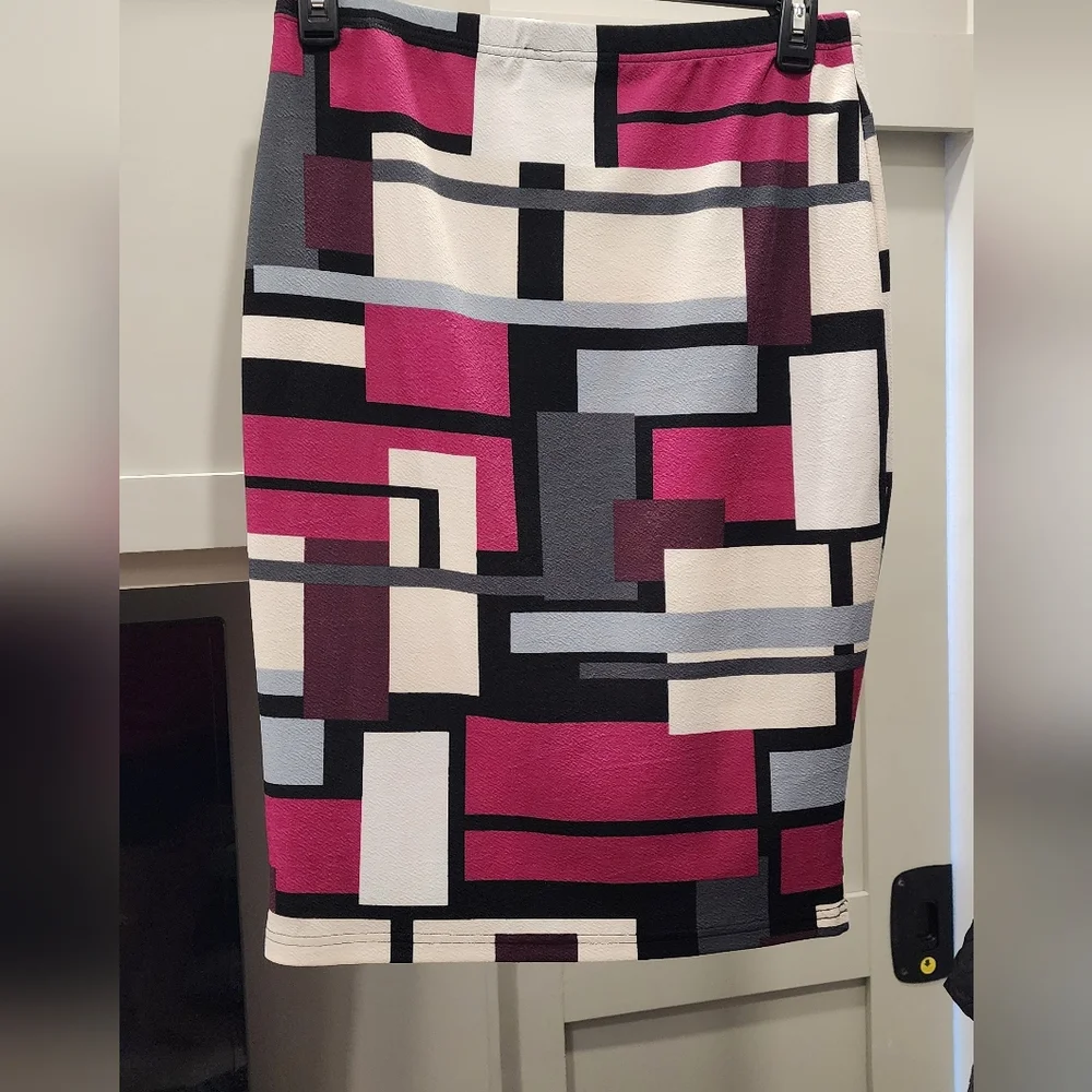 Geometric Patterned High Waist Skirt - Black, Pink, Gray - Picture 7 of 7
